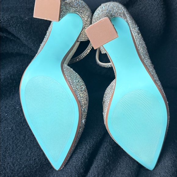 Betsey Johnson Ramsey Heel size 7.5 (SKU#N13) - Picture 2 of 6